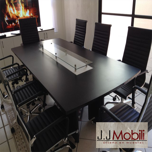 <span style="font-style: italic;">MESA DE JUNTAS</span>